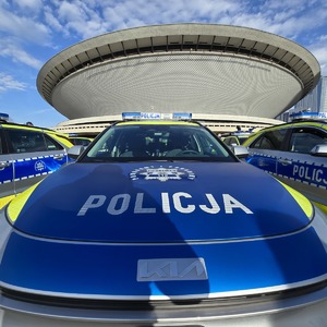 zdjęcie przedstawia radiowóz