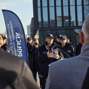 zdjęcie przedstawia komendanta wojewódzkiego policji