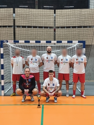 zdjęcie przedstawia policjantów na turnieju