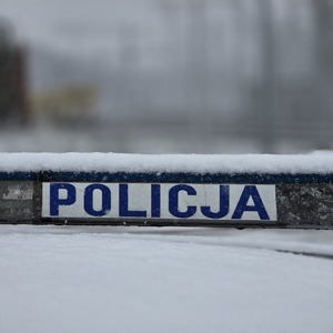 zdjęcie przedstawia neon policyjny