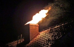 zdjęcie przedstawia płomień w kominie