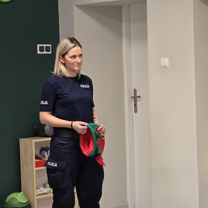 zdjęcie przedstawia policjantkę