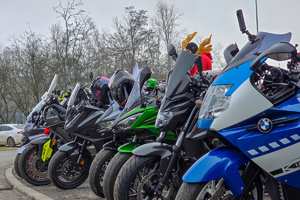 zdjęcie przedstawia zbliżenie na motocykle