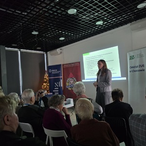 zdjęcie przedstawia prelegenta podczas debaty