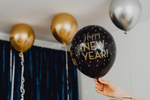 zdjęcie przedstawia balon z napisem happy new year