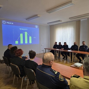 zdjęcie przedstawia policjantów podczas odprawy rocznej