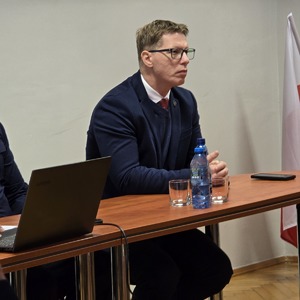 zdjęcie przedstawia prezydenta podczas odprawy rocznej