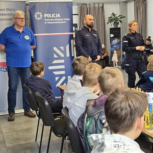 zdjęcie przedstawia policjantów podczas prelekcji