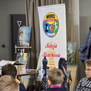 zdjęcie przedstawia rollup koła szachowego