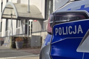 zdjęcie przedstawia zbliżenie na radiowóz