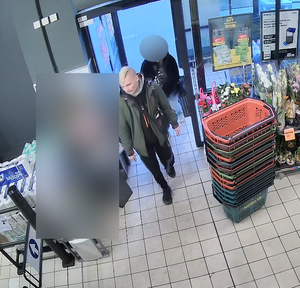 zdjęcie przedstawia mężczyznę jako sprawcę kradzieży rozbójniczej