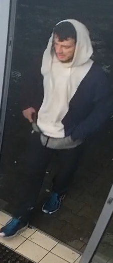 zdjęcie przedstawia wizerunek sprawcy kradzieży