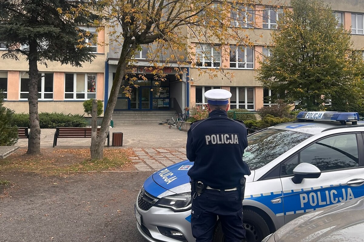 Zwiększone patrole policji przy szkołach w Świętochłowicach